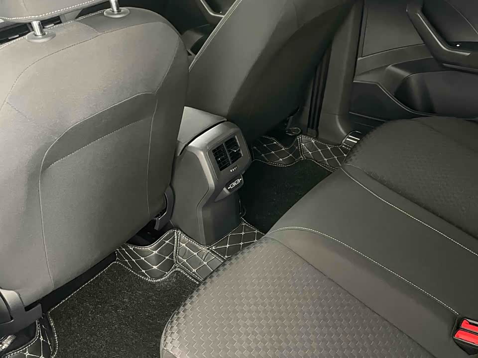 Volkswagen Exploring the shadow