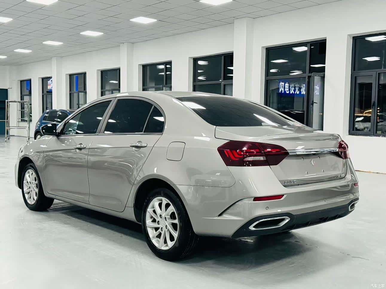 Geely Emgrand, 2021 9
