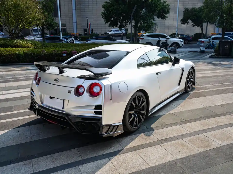 Nissan GT-R