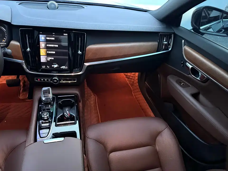 Volvo S90