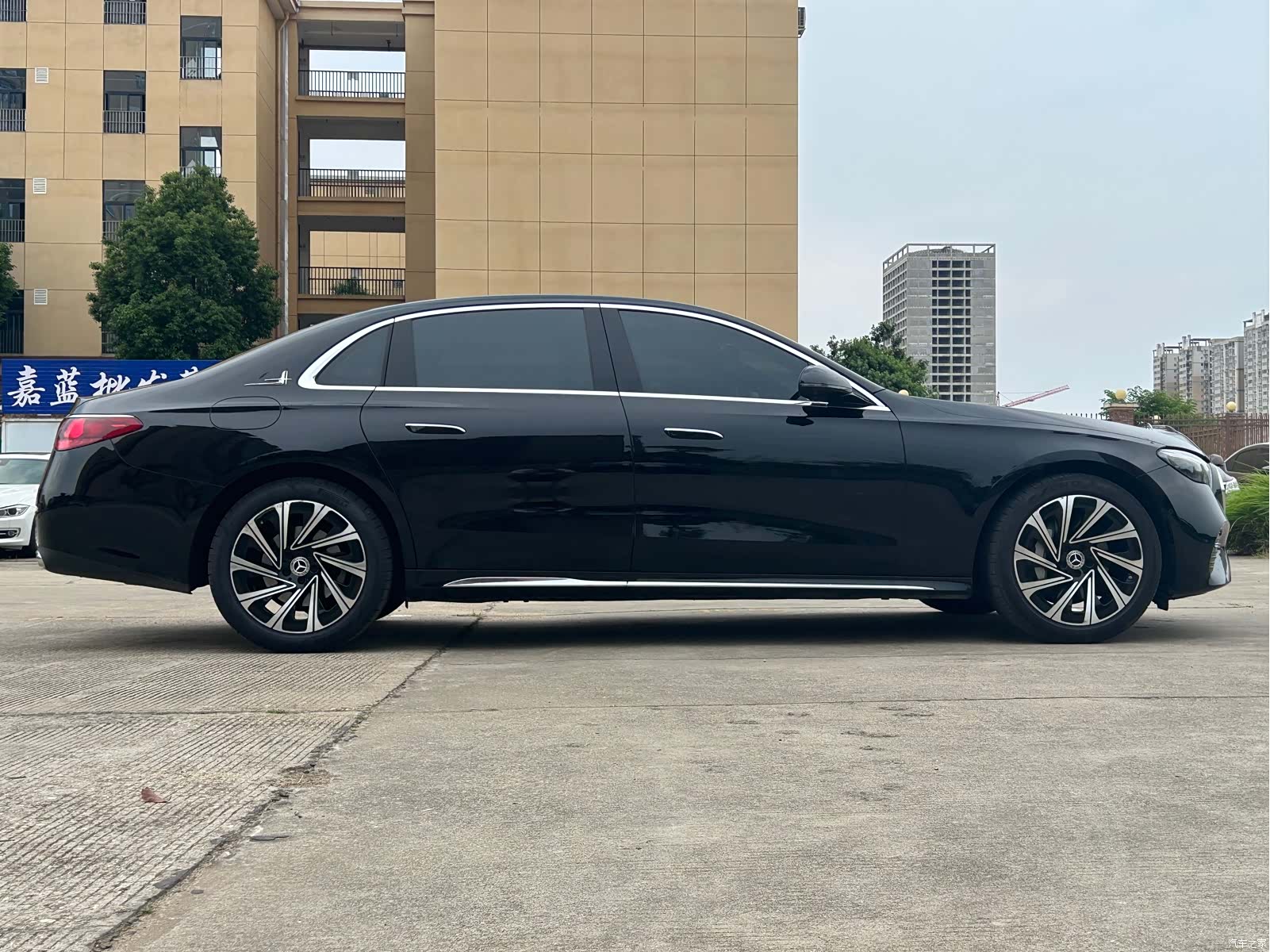 Mercedes-Benz E-Class, 2024 11