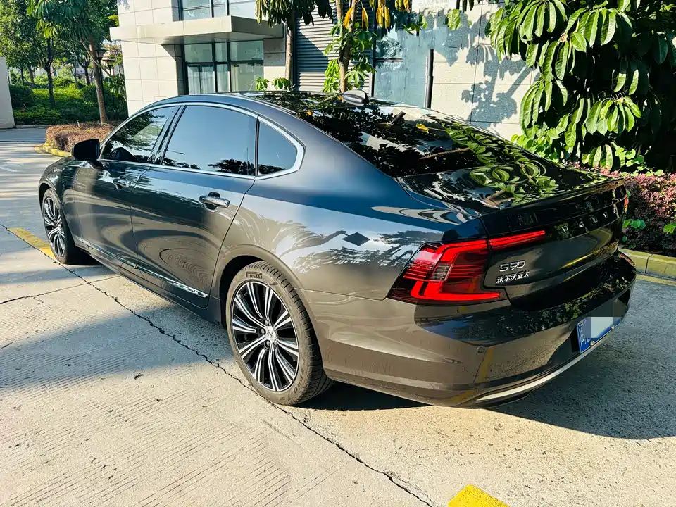 Volvo S90