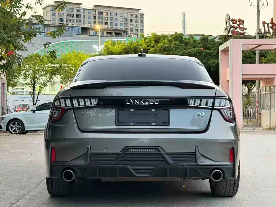 Lynk & Co 03