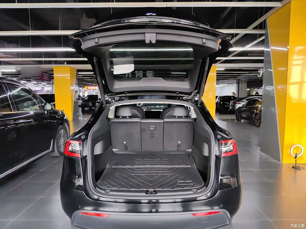 Tesla Model Y, 2022 18