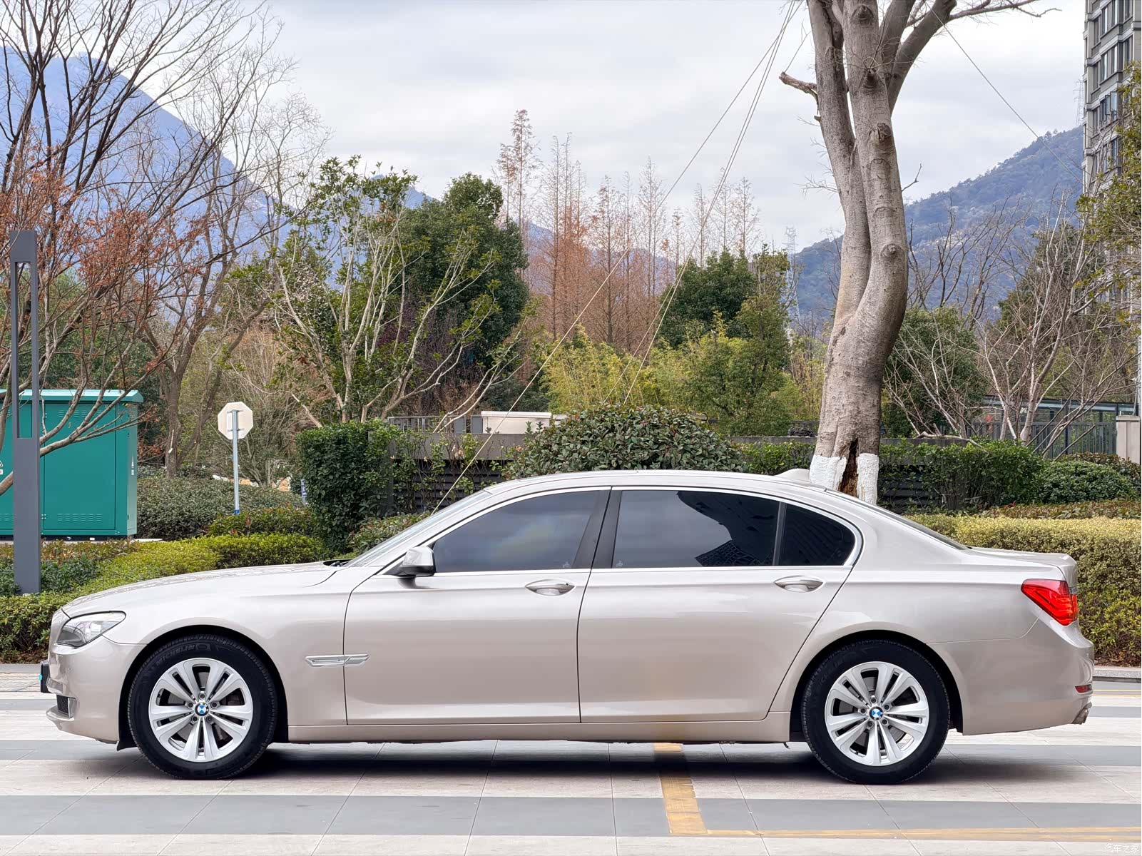 BMW 7 Series, 2012 16
