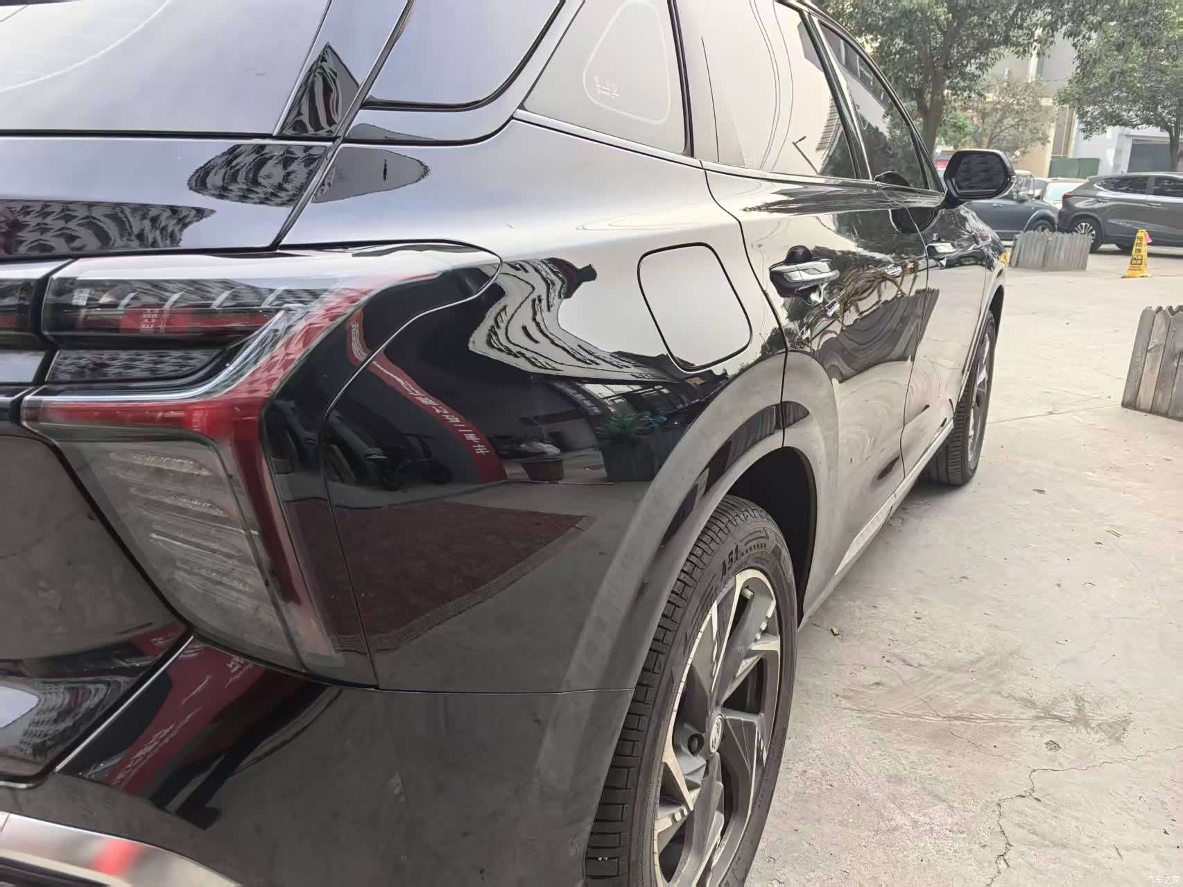 Hongqi HS3, 2025 10