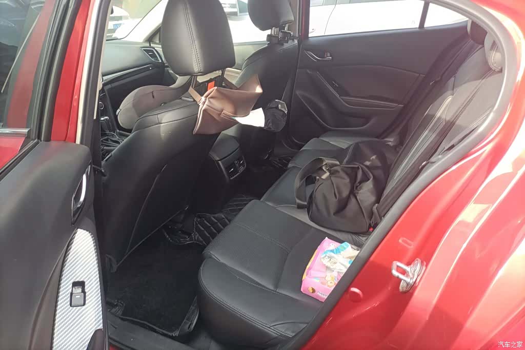 Mazda Mazda3, 2018 11