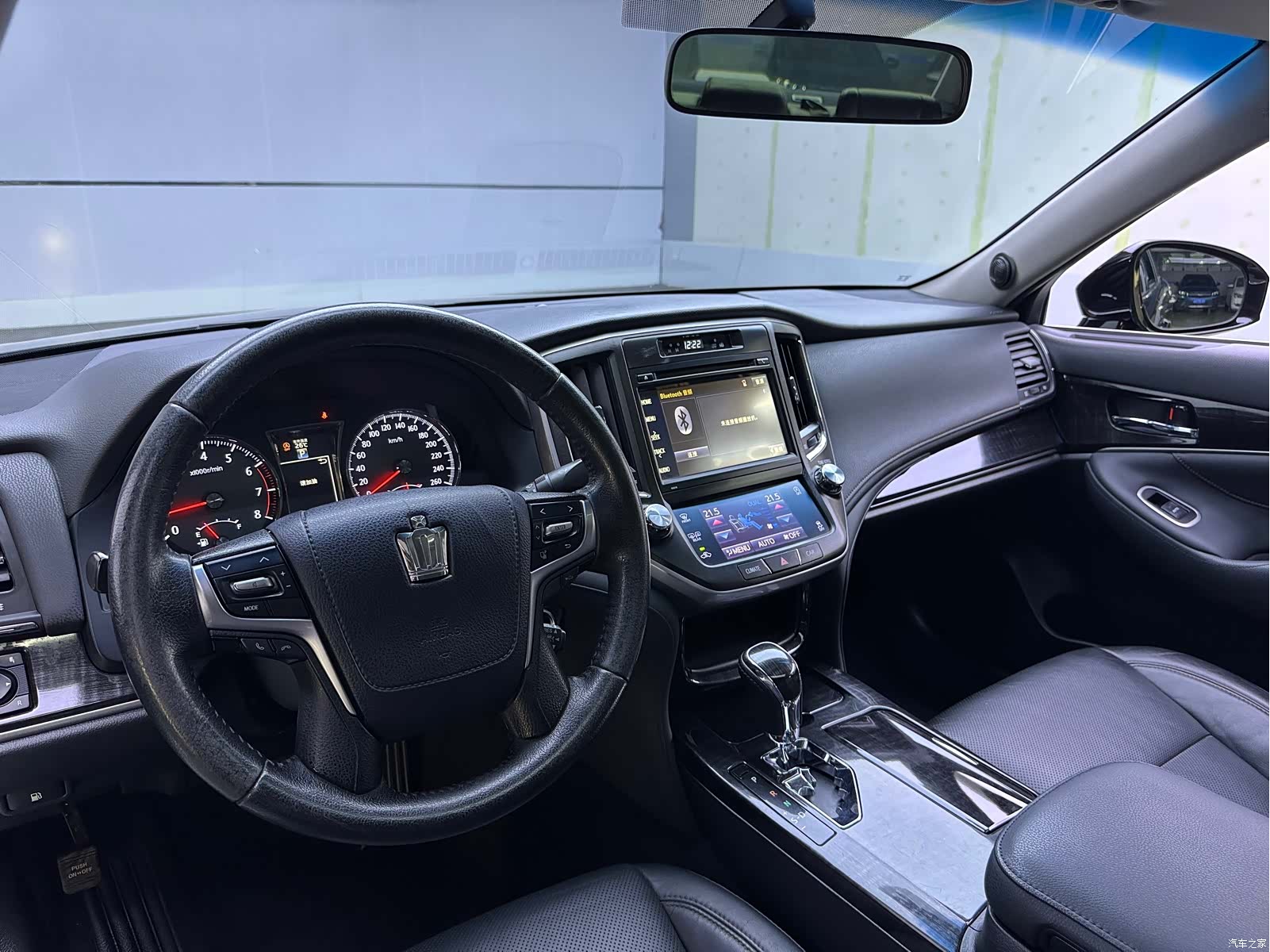 Toyota Crown, 2017 9