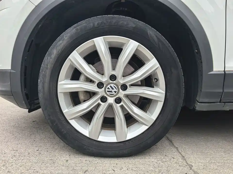 Volkswagen T-ROC exploring Songs