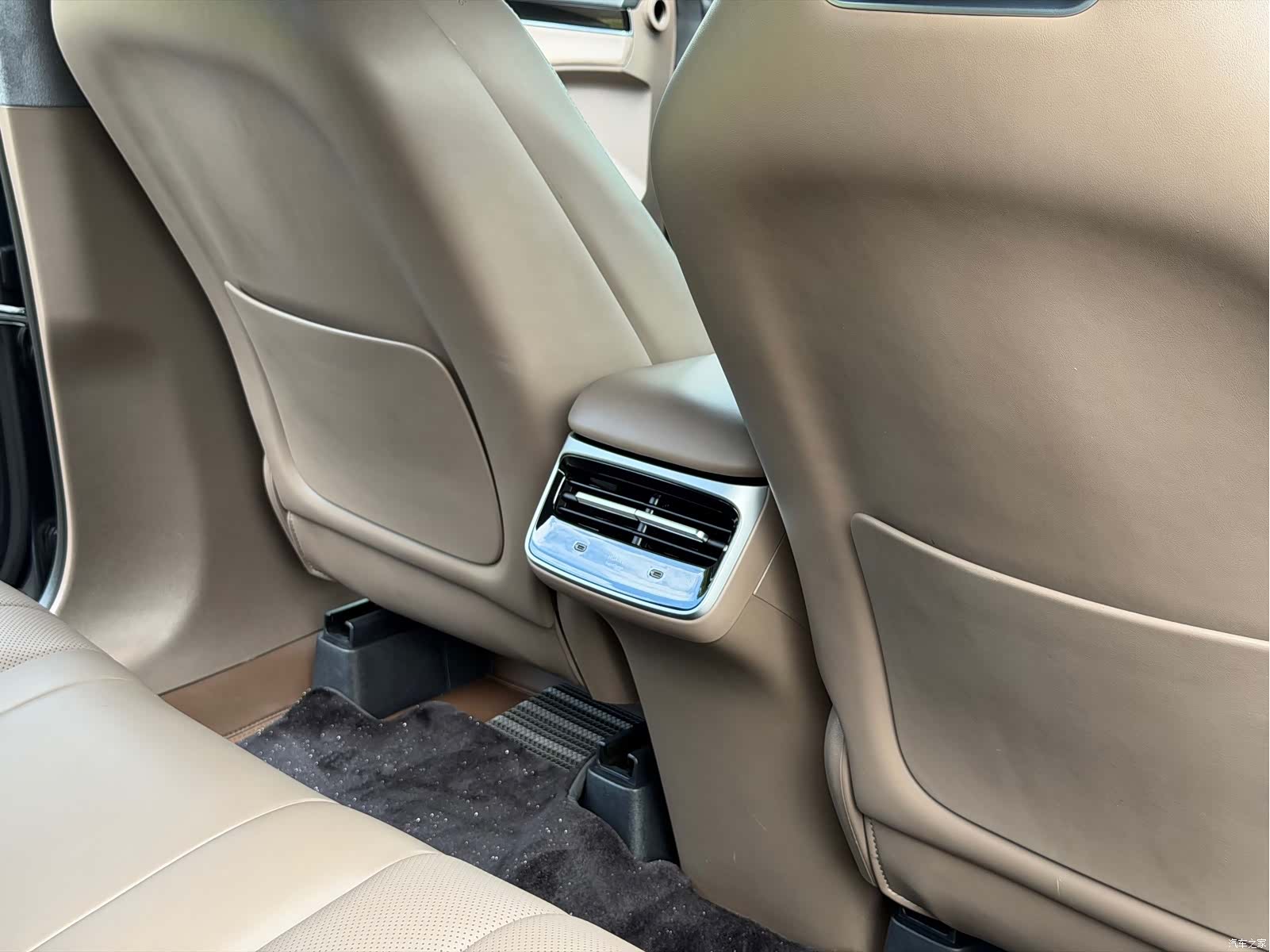 Luxeed R7, 2025 18