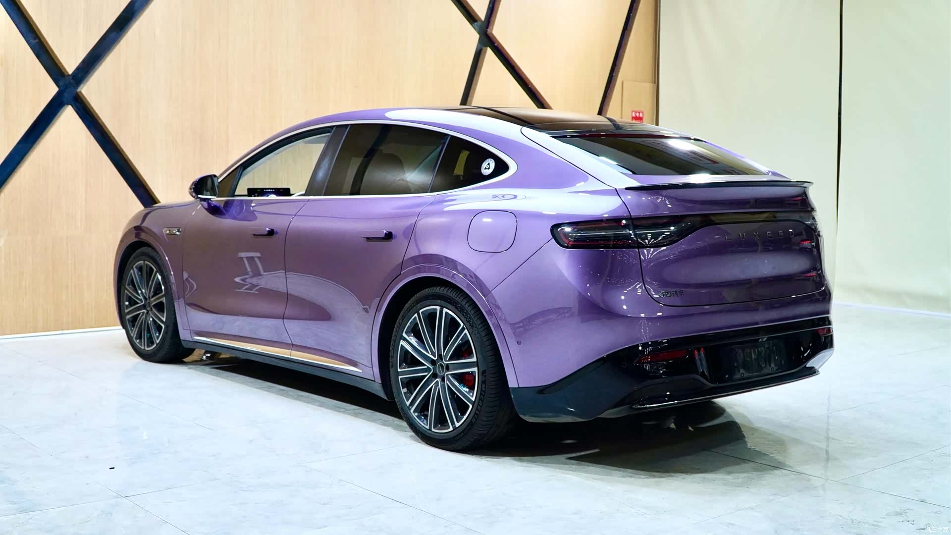 Luxeed R7, 2025 12