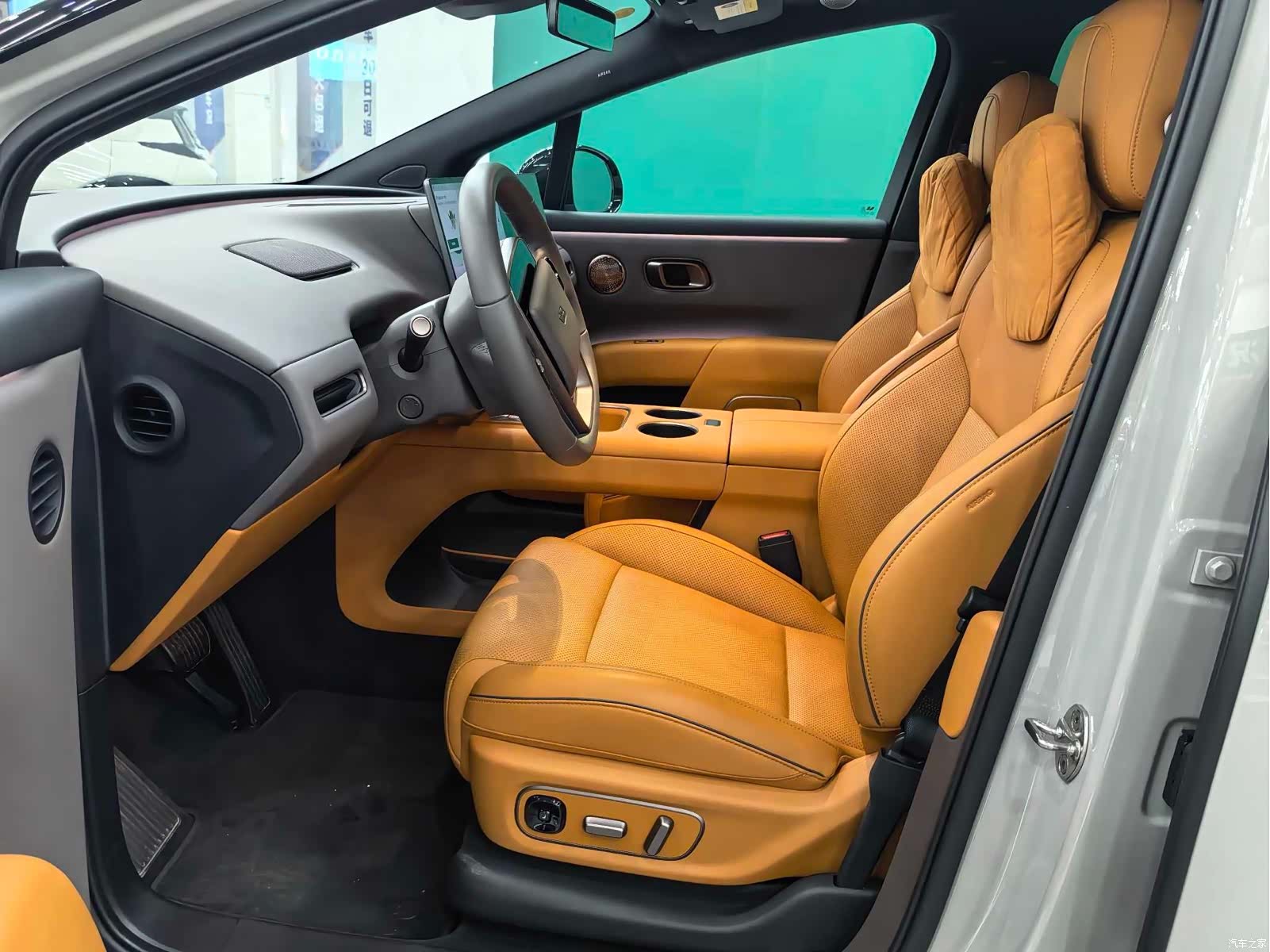 Li Auto i8, 2025 9