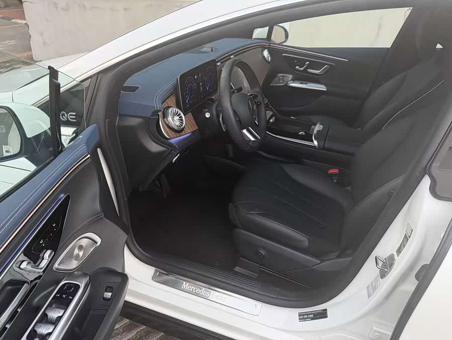 Mercedes-Benz EQE 2025, фото 7