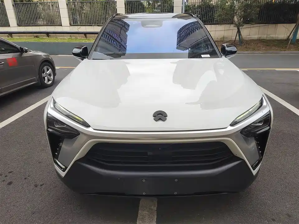 NIO ES8