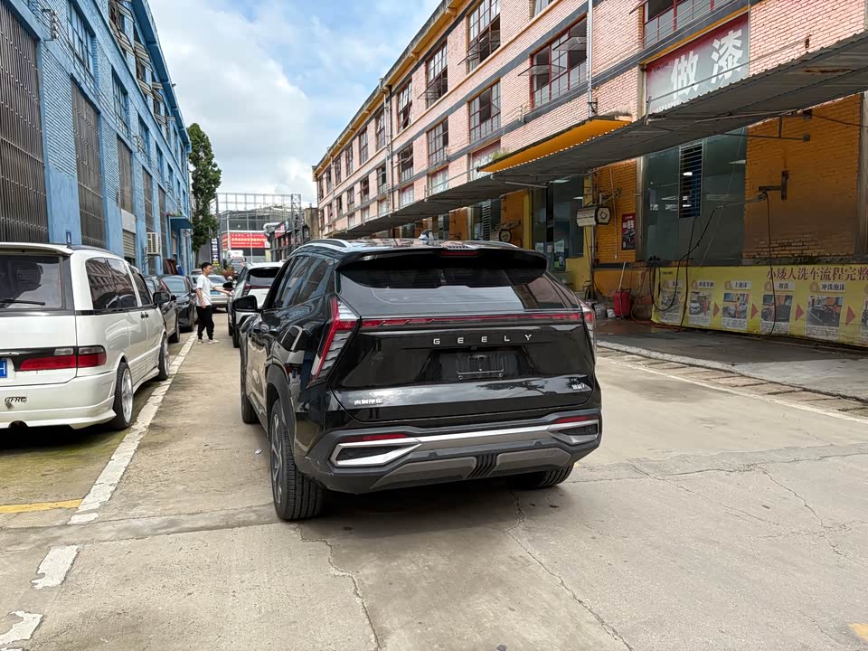Geely Atlas L