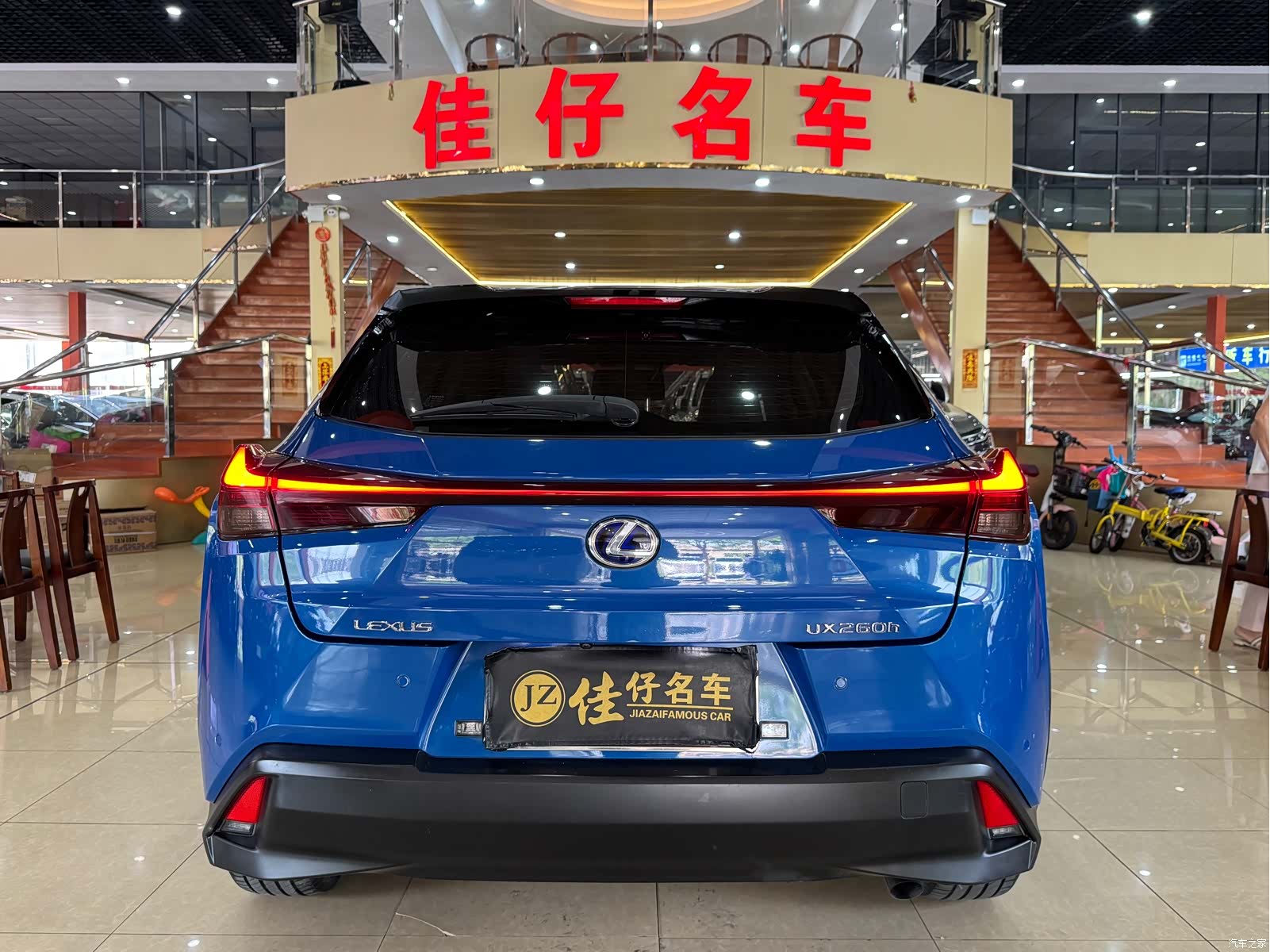 Lexus UX, 2019 4