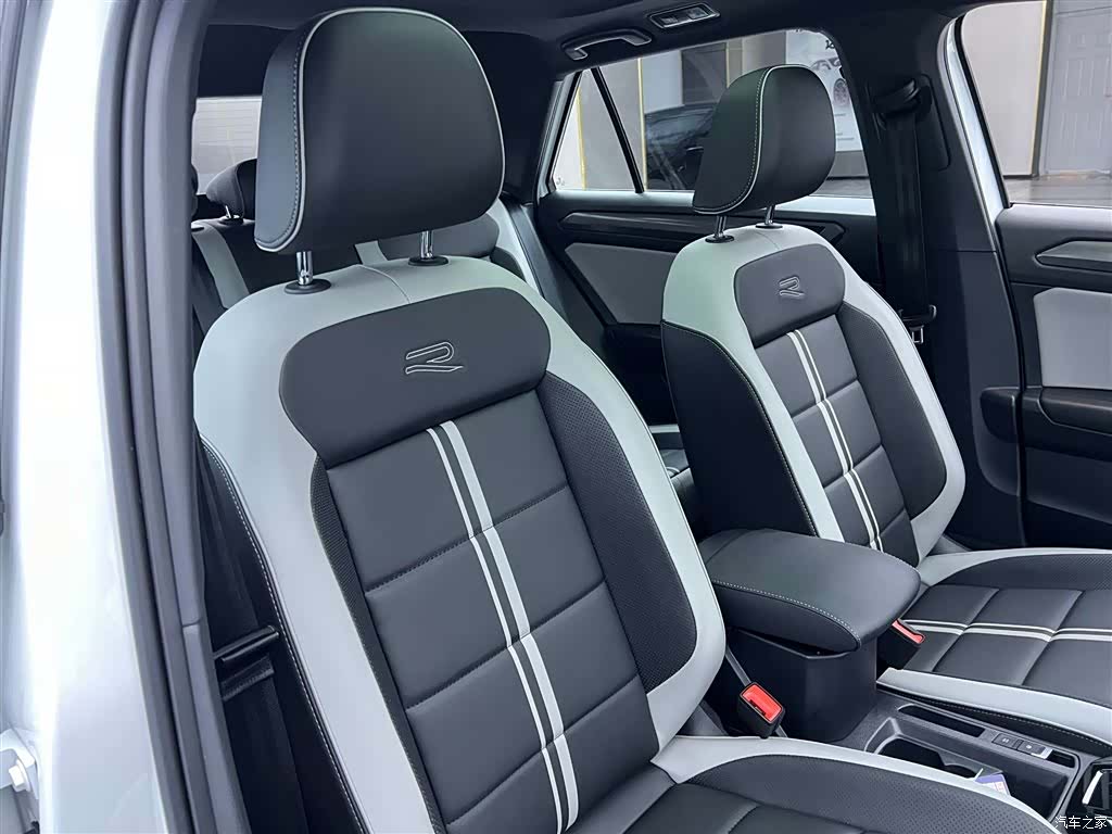 Volkswagen T-ROC, 2025 26
