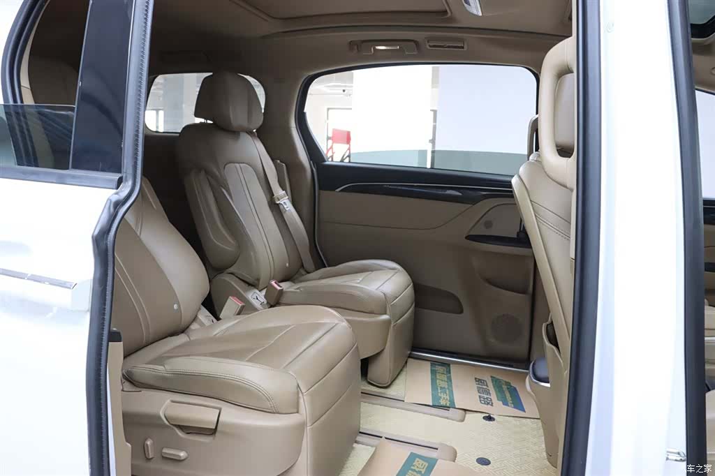 Buick GL8, 2019 13