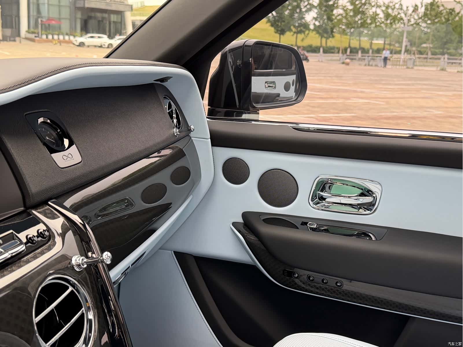 Rolls-Royce Cullinan, 2022 11