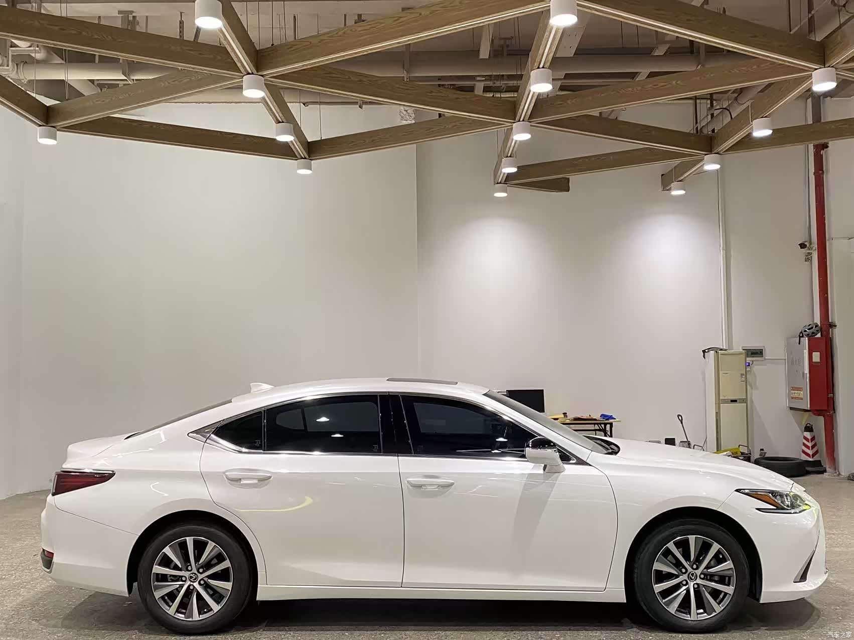 Lexus ES, 2020 все фото