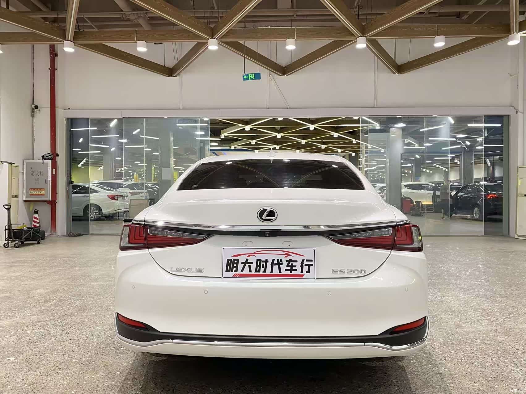 Lexus ES, 2020 7