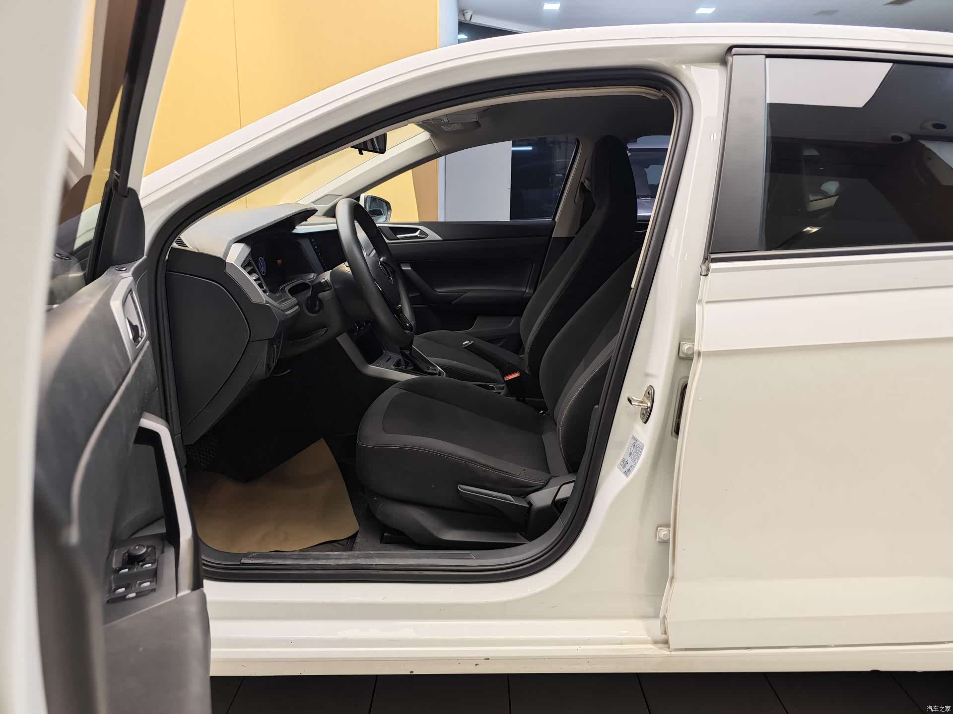 Volkswagen Polo, 2023 13
