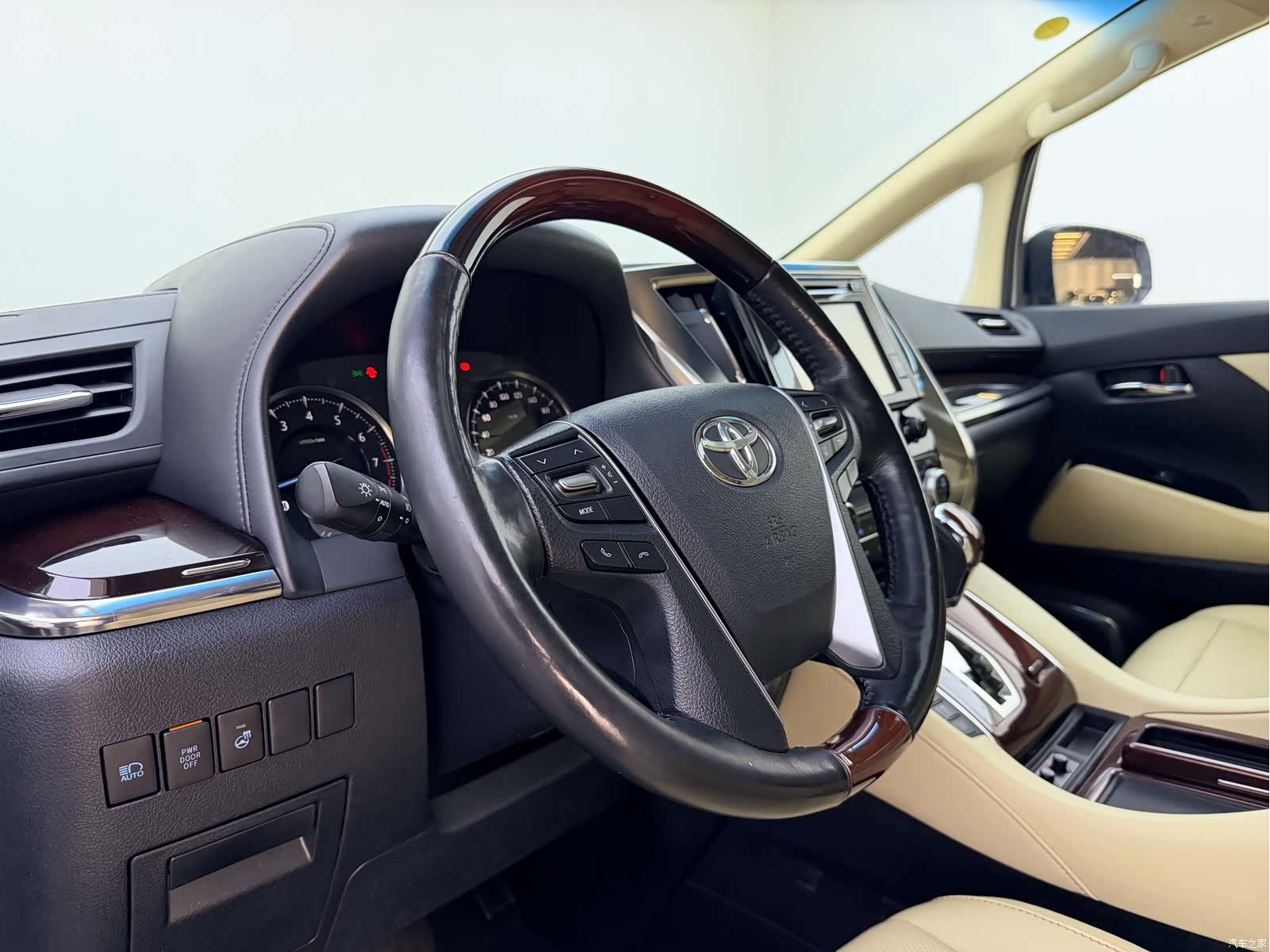 Toyota Alphard, 2018 15