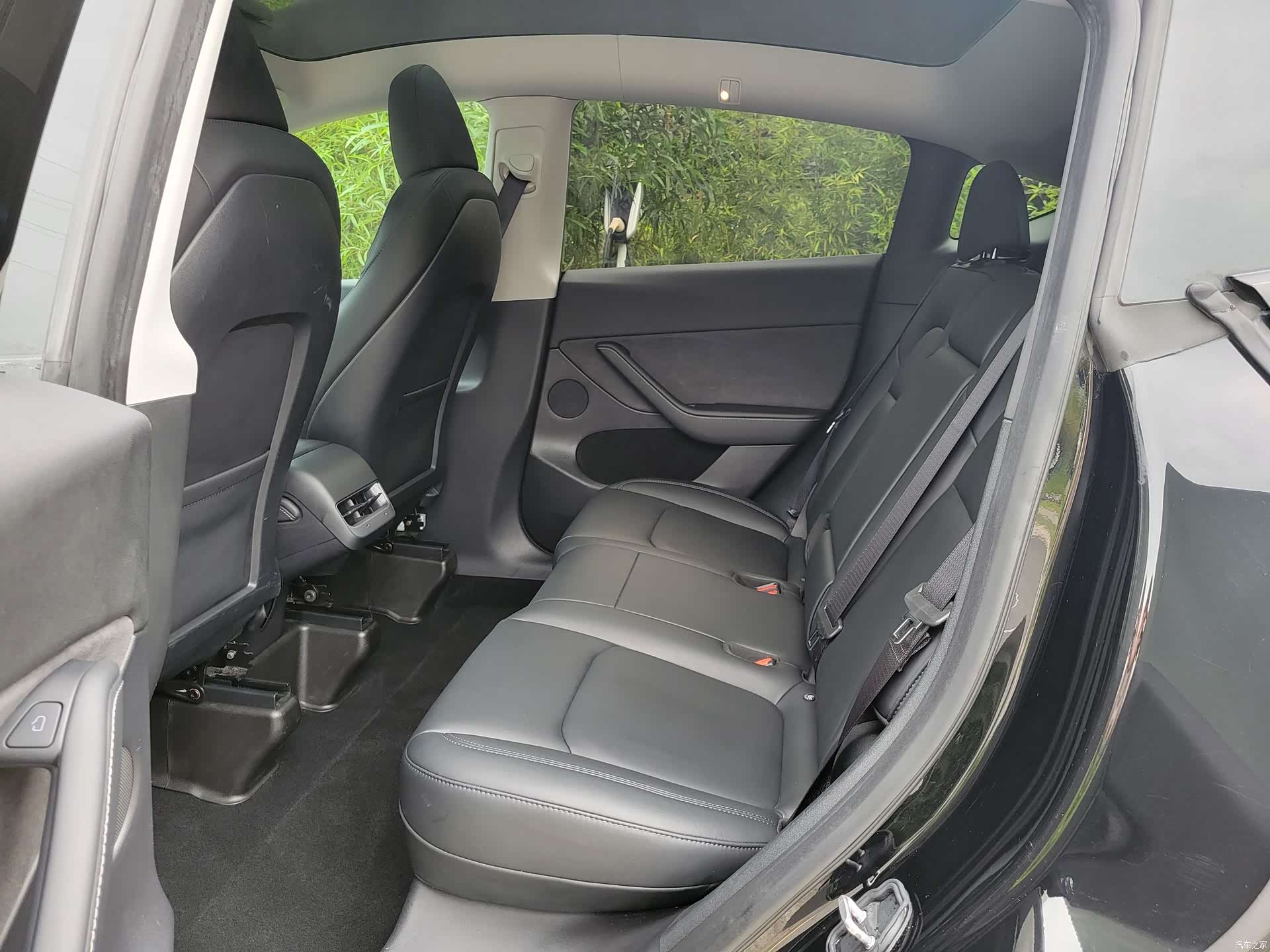 Tesla Model Y, 2023 10
