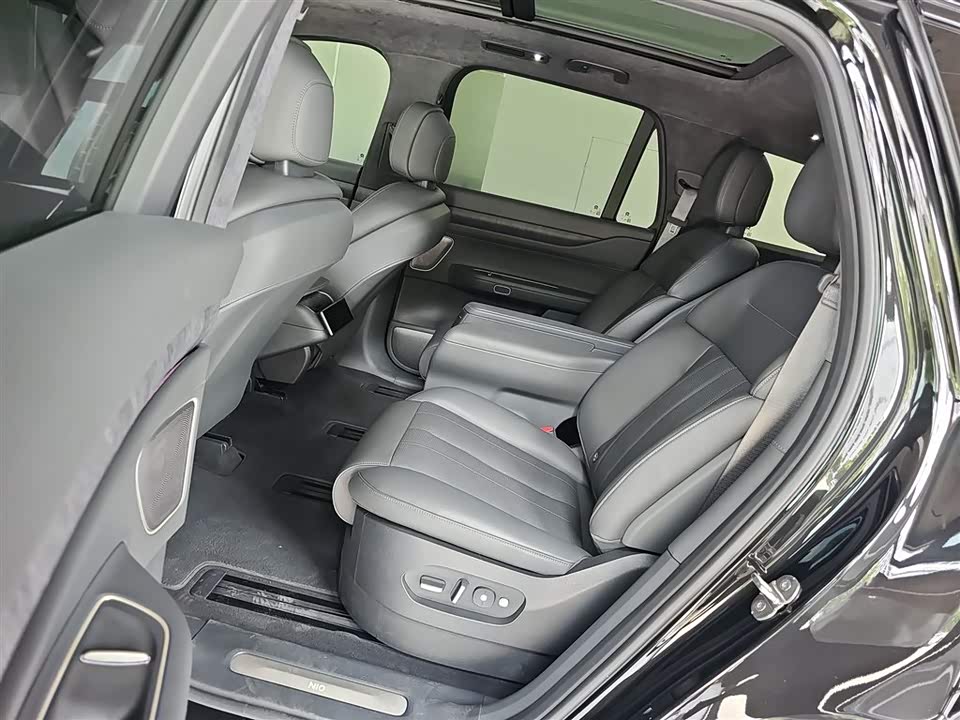 NIO ES8