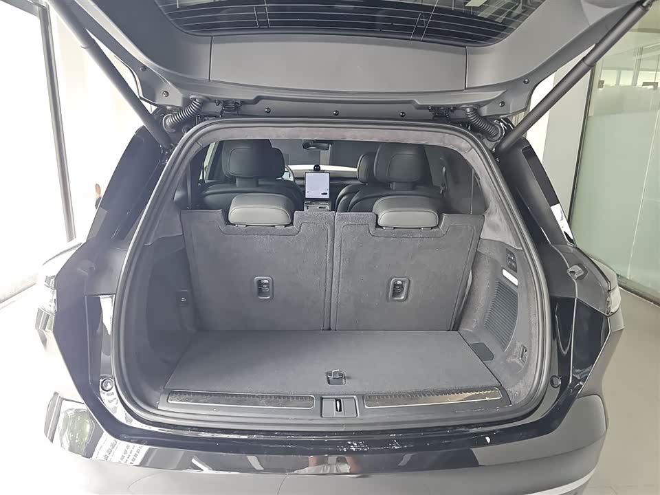 NIO ES8