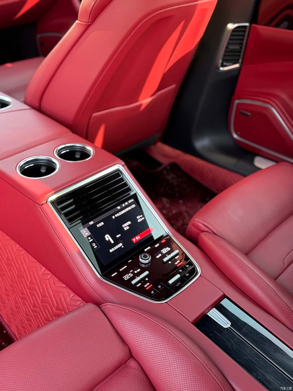 Porsche Panamera, 2022 9