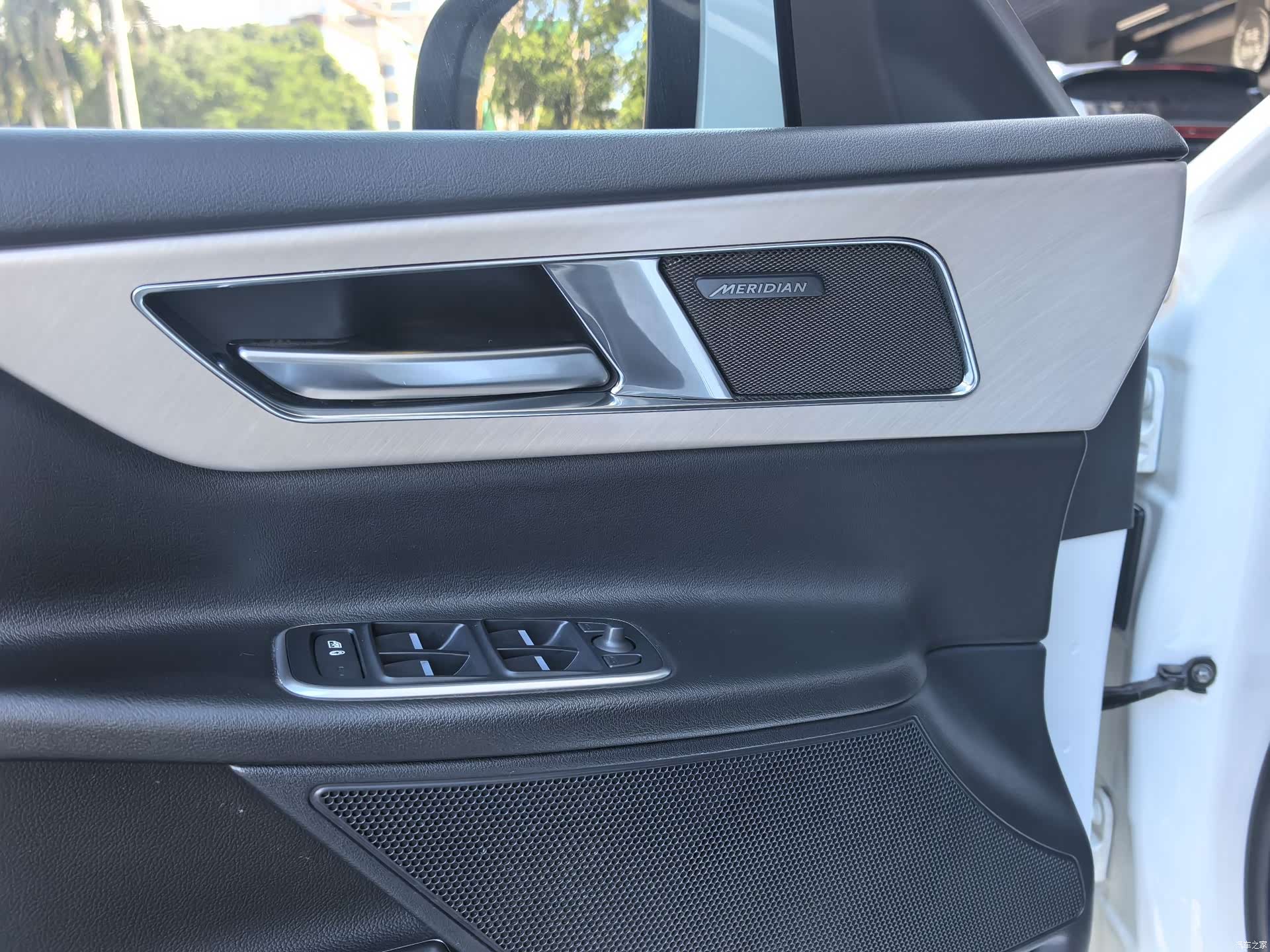 Land Rover XEL, 2019 17