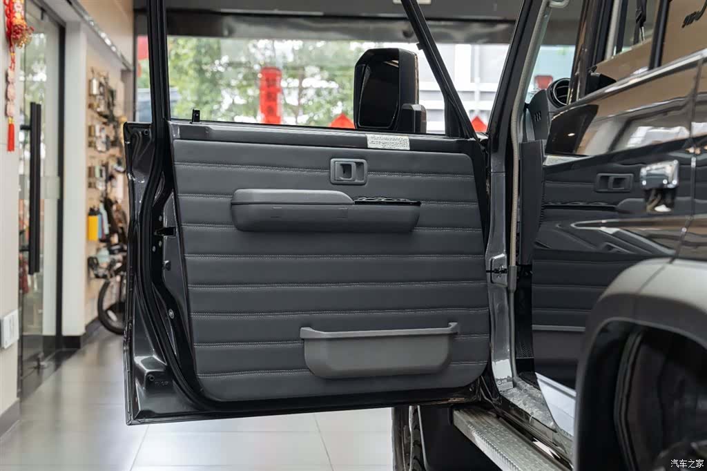 Toyota Land Cruiser, 2025 11