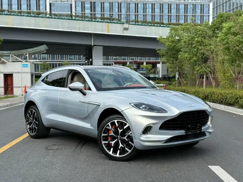 Aston Martin DBX