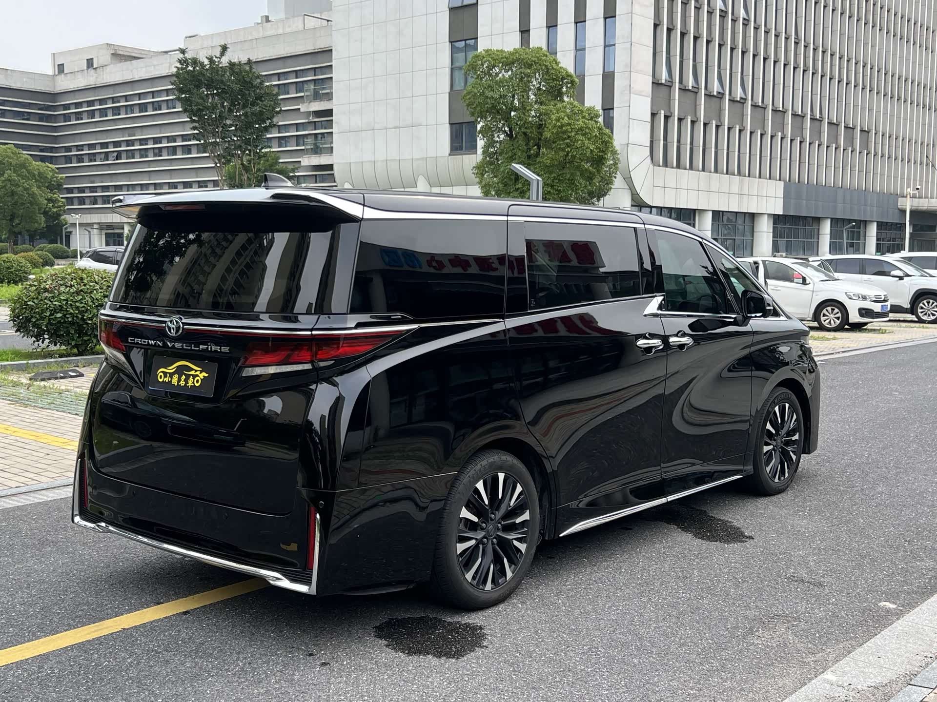Toyota Vellfire, 2024 3
