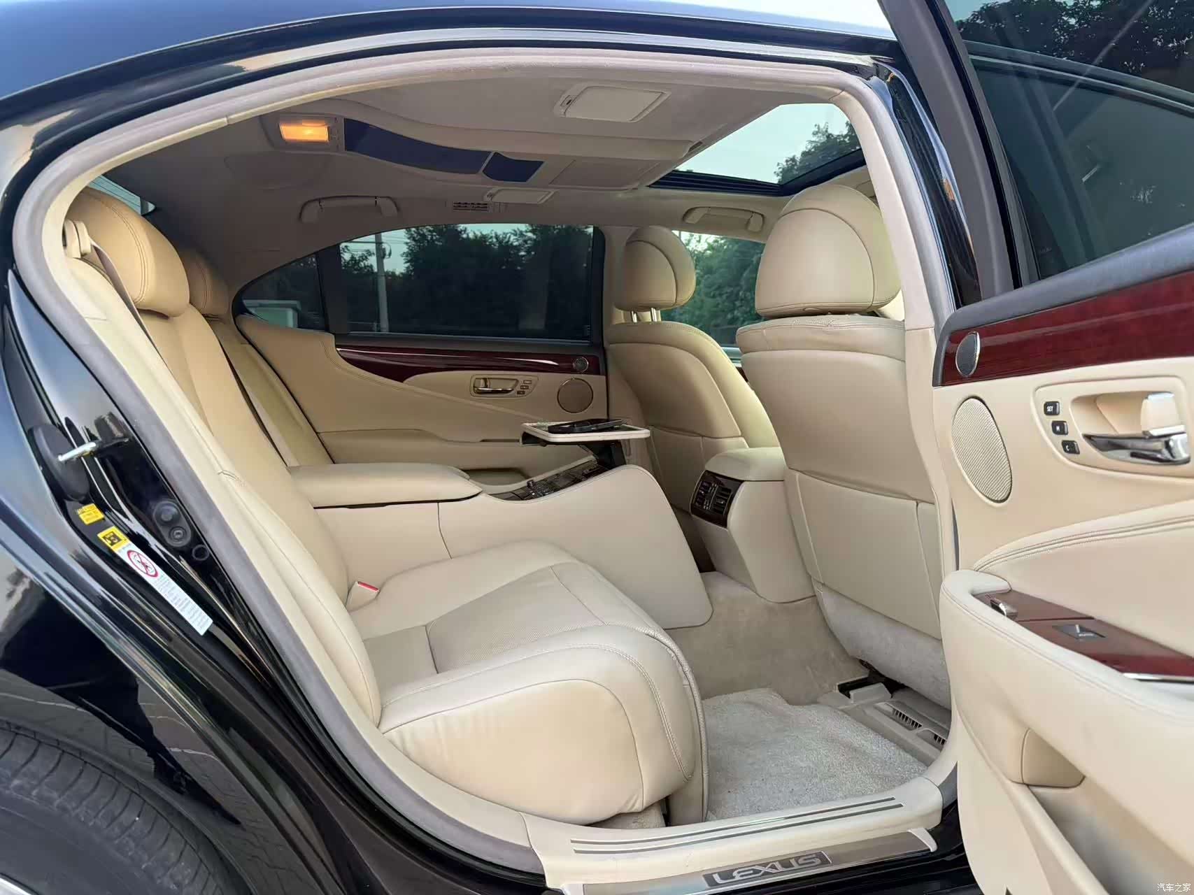 Lexus LS, 2008 11