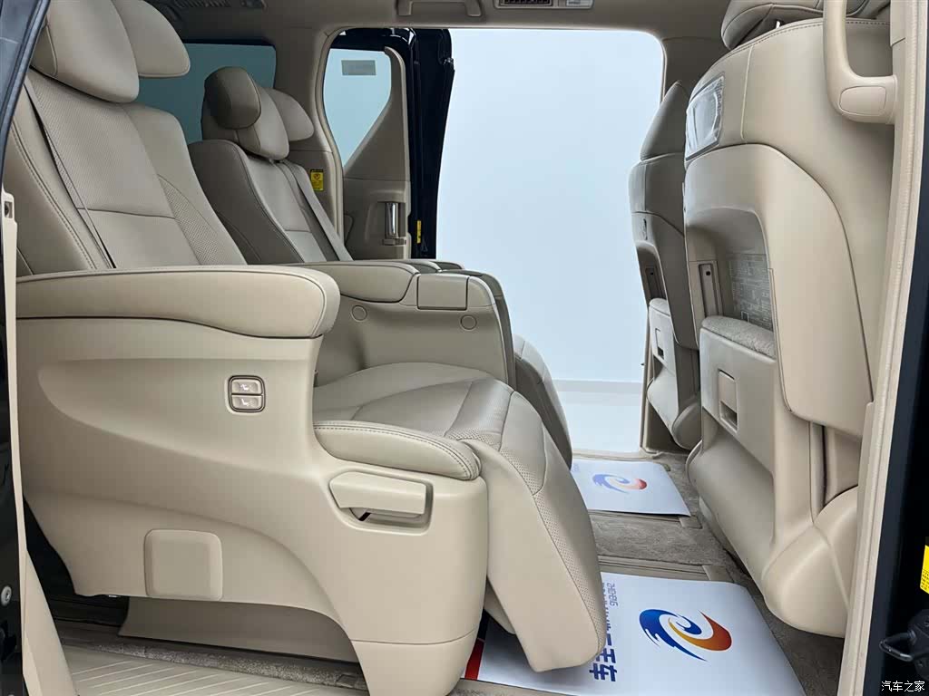 Toyota Alphard, 2011 7