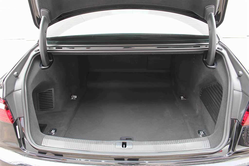 Audi A8L, 2022 19
