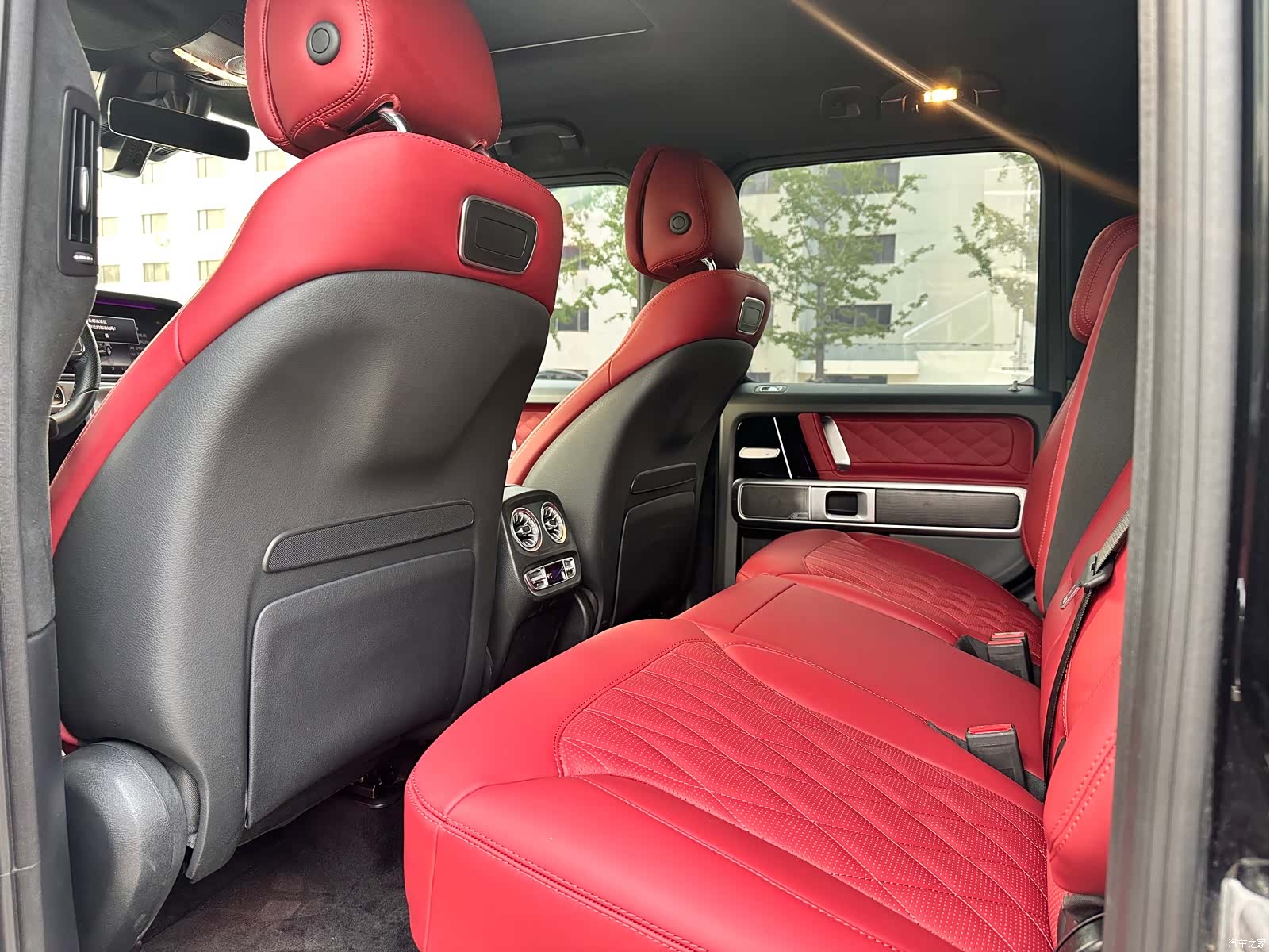 Mercedes-Benz G-Class, 2024 14