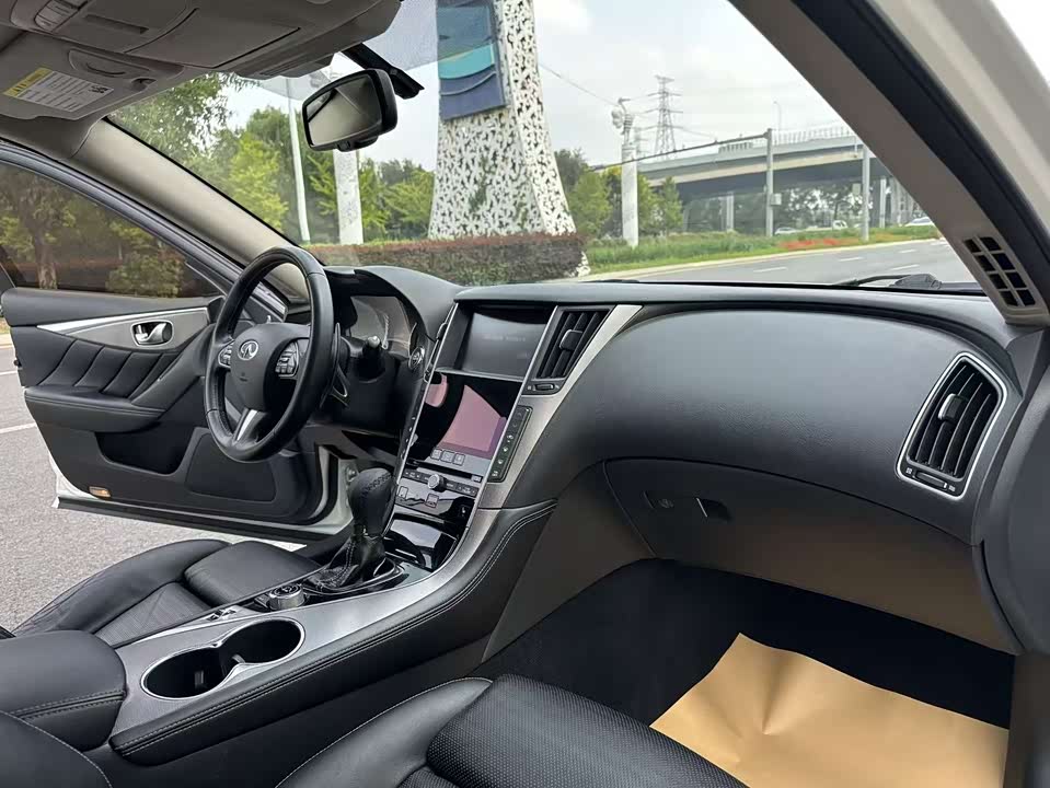 Infiniti Q50L