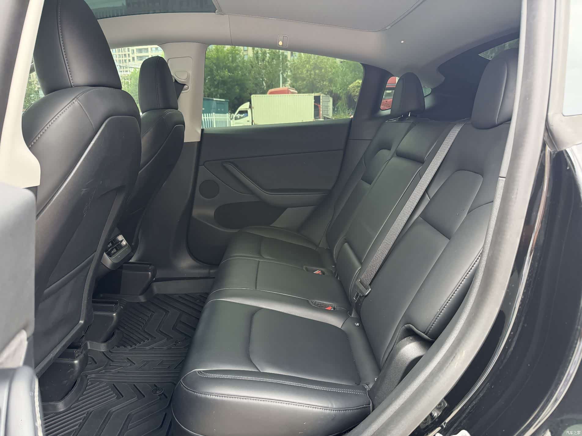 Tesla Model Y, 2022 все фото
