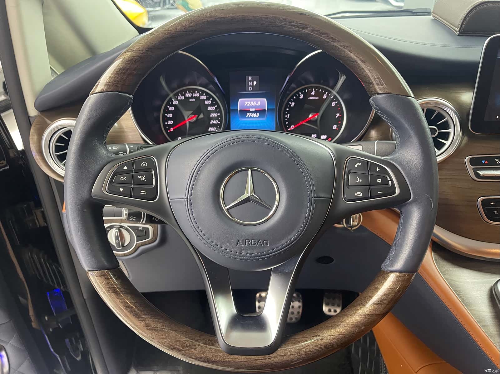 Mercedes-Benz V-Class, 2023 8