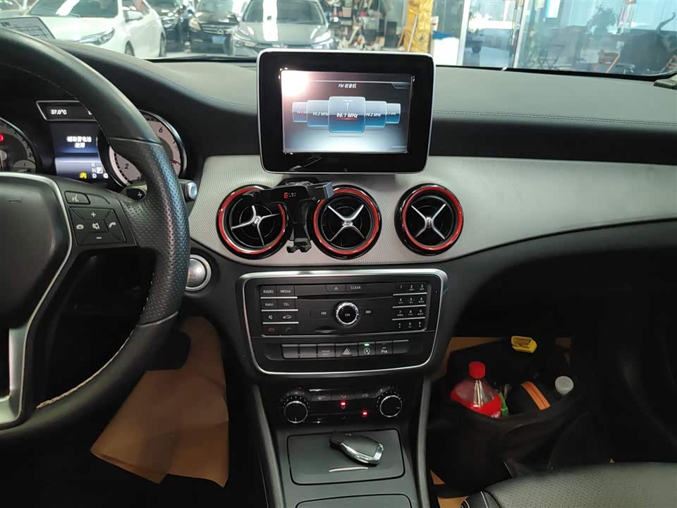 Mercedes-Benz GLA Mercedes-Benz GLA