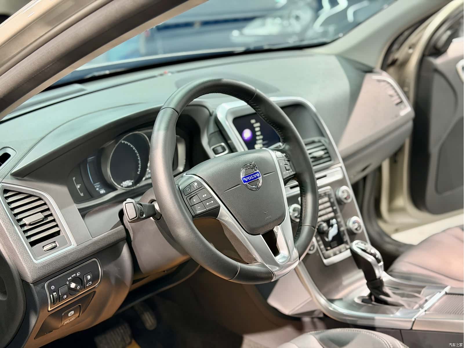 Volvo XC60, 2015 10