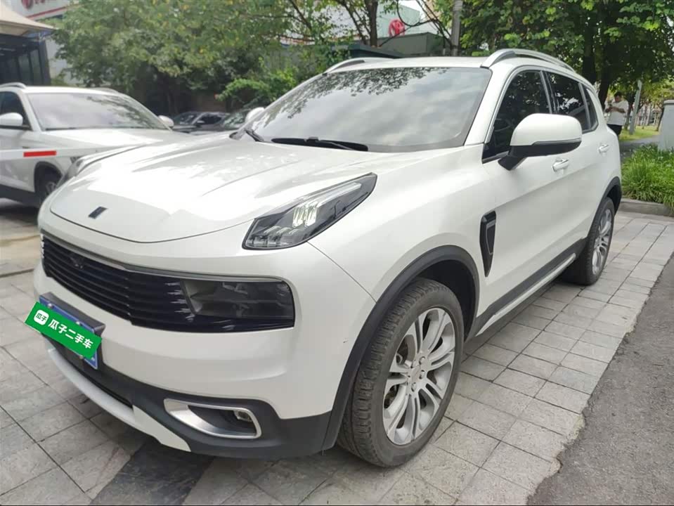Lynk & Co 01