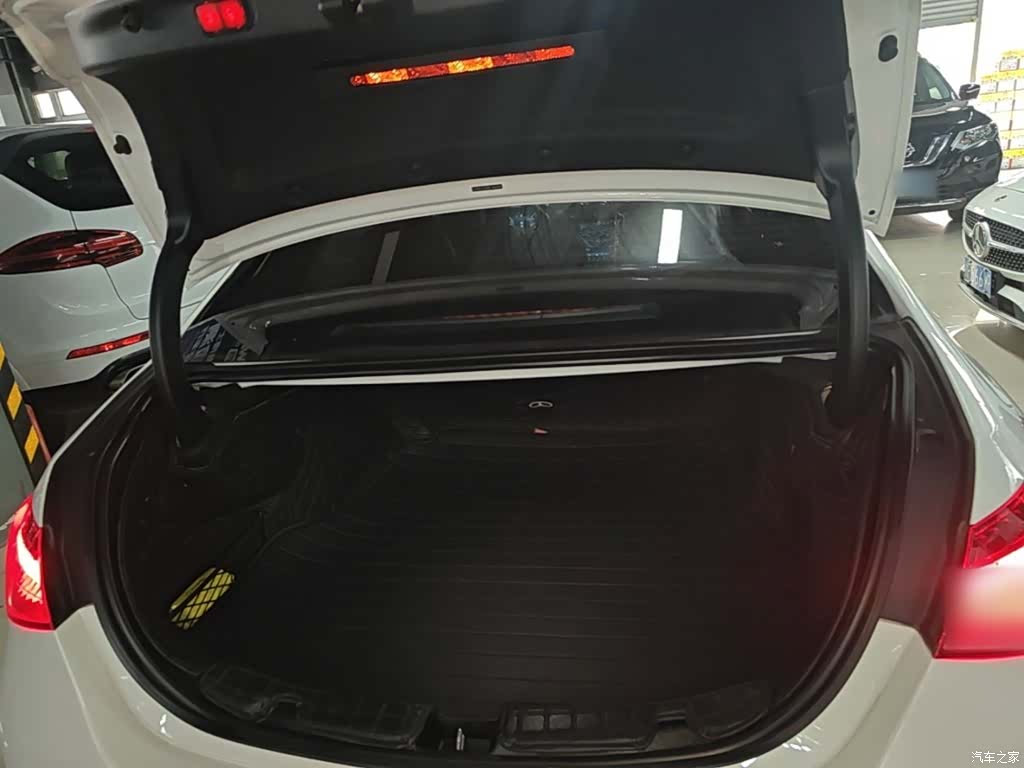 Mercedes-Benz C-Class, 2024 19