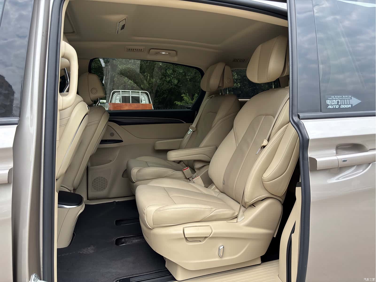 Buick GL8, 2022 10