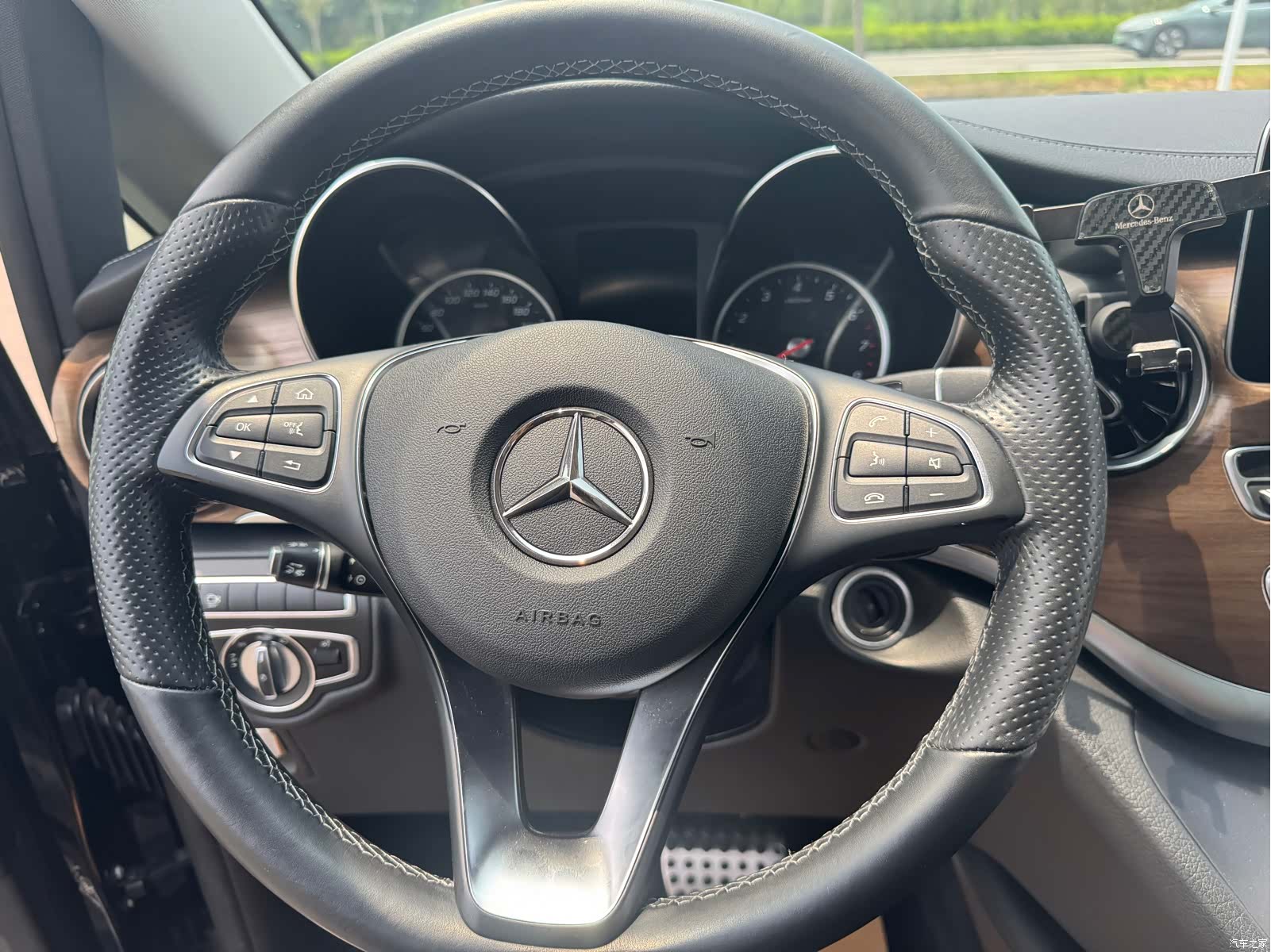 Mercedes-Benz V-Class, 2020 23