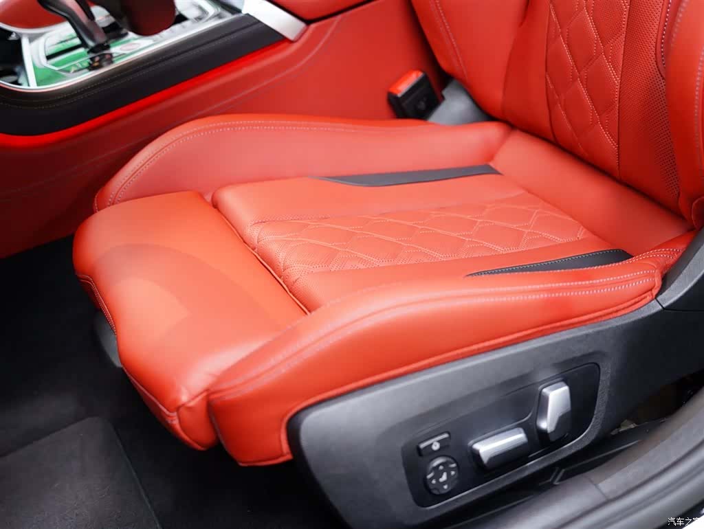 BMW M8, 2022 25