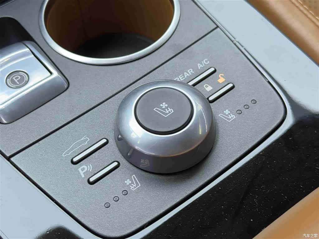 Aston Martin Rapide, 2015 14